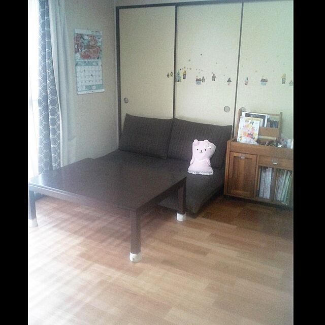 acoのさるるの部屋-ダイニングラグ（クッションフロアーラグ）：木目調（ナチュラル色） １８２ｘ２３０ｃｍ【日本製】の家具・インテリア写真