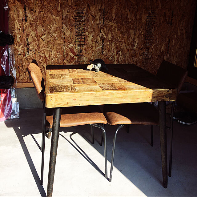 kanato.no.outhiの-ダイニングテーブル サイドテーブル おしゃれ 正方形 アンティーク カフェ風テーブル リビングテーブル無垢 天然木 古木 北欧 ヴィンテージ風 幅85cm【送料無料】PUTRA ダイニングテーブル 85cmの家具・インテリア写真