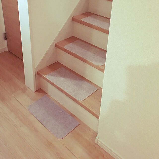 SAKURAのレック-レック ぴたQ 吸着 階段マット 45×22cm 15枚入 ( ベージュ ) キズ防止 防音 O-687の家具・インテリア写真
