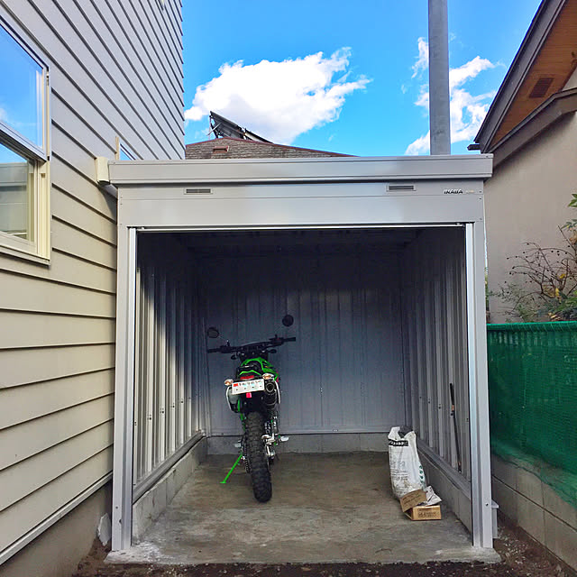 写真付きレビュー 配送は関東 東海限定です イナバ バイク保管庫 Fxn 2230s スタンダード 一般型 土間タイプ 自転車 バイクの盗難対策に バイクガレージ の通販商品 口コミ情報 Roomclipショッピング