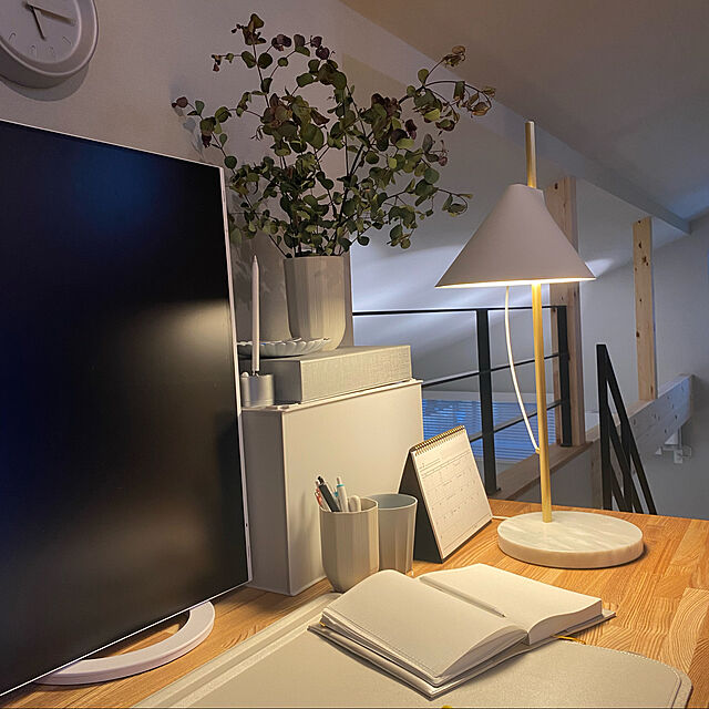 cone__homeの-HAY フラワーベース PAPER PORCELAIN VASE M ライトグレーの家具・インテリア写真