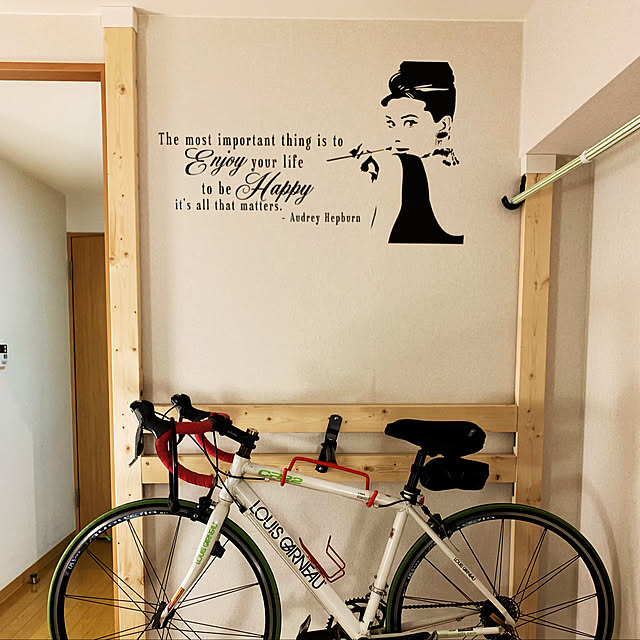 miruの-自転車ハンガー ディスプレイスタンド ロードバイク用 進化版 バイクハンガー スタンド 自転車収納ツール 折りたたみ可能 室外内 ガレージ 小屋用 優れた耐久性 日本語取付説明書ありの家具・インテリア写真