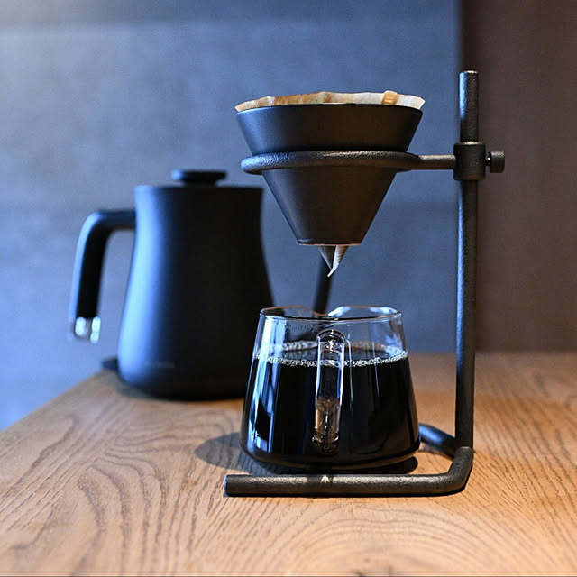 yu_yoshizawaの-キントー ドリッパースタンドセット SLOW COFFEE STYLE Specialty 2杯分 300ml 磁器製 （ 送料無料 KINTO 2cups スタンド コーヒースタンド ブリュワー 可動式 コーヒーサーバー 紙フィルター ）の家具・インテリア写真