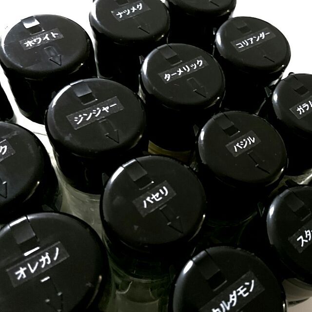 asokosamaの-調味料ラベル 調味料シールラベルステッカー 耐水 透明 キッチン調味料シール 食料品 ハーブ スパイスラベル オイルボトルラベルの家具・インテリア写真