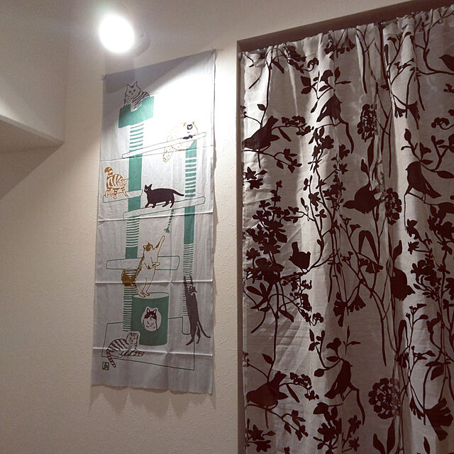 futukoの株式会社 ナカニ-にじゆら てぬぐい 「 cat tower 」グレー【 メール便 OK 】 ねこ 猫 ネコ 注染 手ぬぐい 手拭 伝統 和雑貨 タペストリーの家具・インテリア写真