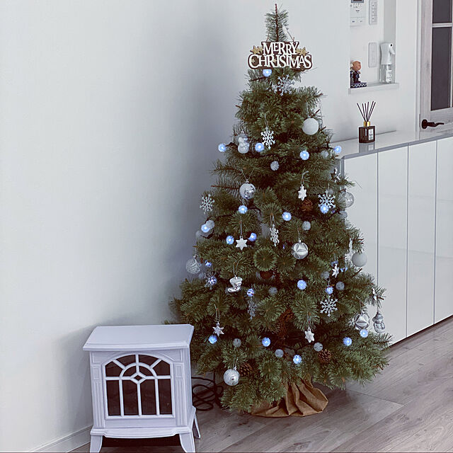 acc0の-クリスマスツリー おしゃれ 北欧 150cm 送料無料 クリスマスツリーセット オーナメントセット LEDイルミネーションライト LEDロープライト 電飾 足元スカート ツリースカート 足隠し 飾り スリム 大型 リアルの家具・インテリア写真
