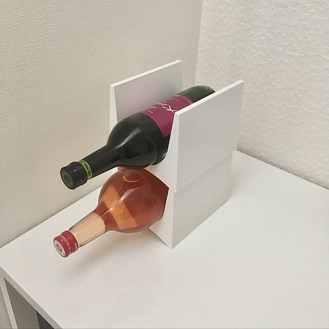 hiroの-ワインラック プラスチック スタッキング 同色2個セット （ ワイン ボトル ラック 収納 スリム 保管 冷蔵庫収納 おしゃれ ワイン収納 キッチン収納 ワイン棚 横収納 ワインストッカー 箱入り プラスチック製 2個 ）の家具・インテリア写真