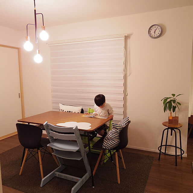 ShinohazuのPanana-Panana ダイニングチェア シェルチェア リプロダクト 人気デザイナーズ 4脚セット 木製ナチュラル (ブラック)の家具・インテリア写真