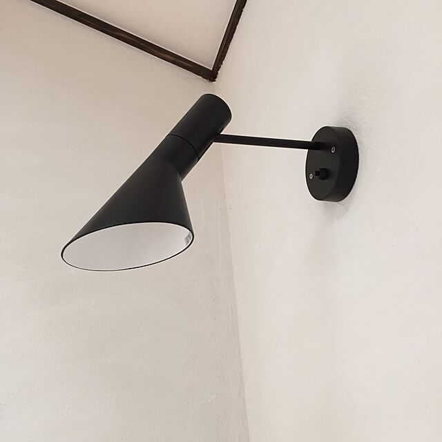 aluのarne-Arne Jacobsen (アルネ・ヤコブセン) AJ ブラケットライト/ブラック リプロダクト品の家具・インテリア写真
