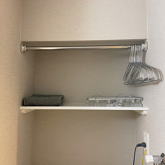 mochiのQF-ＱＦ 伸縮棒 カーテンレール ステンレス 省スペース 長さ調節可能105-170ＣＭ 最大耐荷重15kg キッチン 洗面台 浴室 お風呂 押入れの家具・インテリア写真