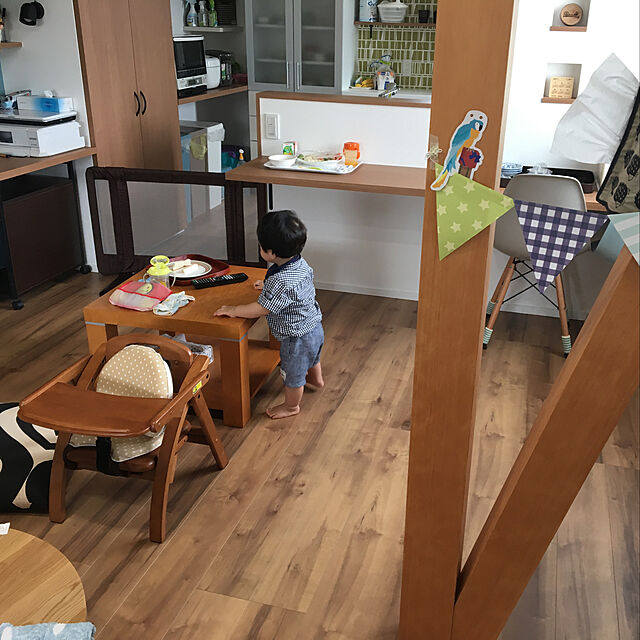 hagkoの日本育児-日本育児 ベビーゲート/ペットゲート おくだけとおせんぼ ブラウン 6ヶ月~24ヶ月対象 おいてまたぐだけのお手軽ゲートの家具・インテリア写真