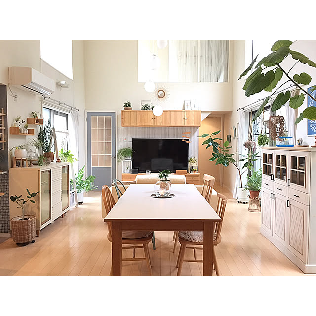 写真付きレビュー リメイクシート 白 無地 壁紙 シール 賃貸 剥がせる 防水 ホワイト キッチン テーブル 家具 扉 リメイク シート 原状回復 インテリアシート 貼ってはがせる ホワイトリメイクシート 巾137cm 1m単位 切り売り 壁紙屋本舗の通販商品 口コミ情報