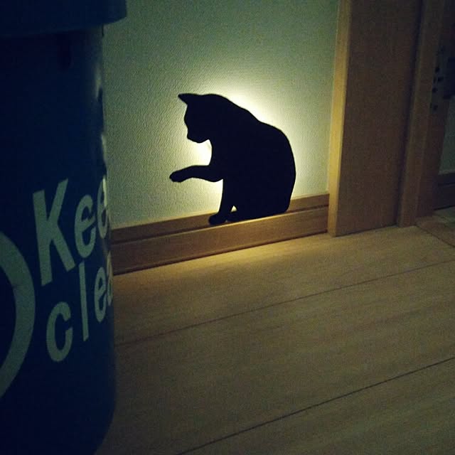 Muuの-【送料無料】ウォールライト -CAT WALL LIGHT- LEDライト 間接照明 照明 明かり インテリア 雑貨 猫 音感知 振動感知 センサー フットライト 猫 ネコ 可愛い カワイイ お洒落 オシャレ インテリア・寝具・収納 ライト・照明 センサーライト フットライト（足元灯）の家具・インテリア写真