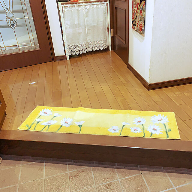 KYONのオカ-オカ コーナー吸着玄関マット イノセントデイジー 約30cm×110cm イエローの家具・インテリア写真