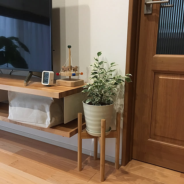 写真付きレビュー One Sight フラワースタンド 花台 竹製 鉢スタンド 幅30cmまで調整 観葉植物 台 植木鉢おき プランター プラントスタンド 木製 100kg耐荷重 組み立て簡単 屋外室内 おしゃれの通販商品 口コミ情報 Roomclipショッピング
