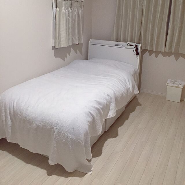 Mimamaのニトリ-IKEA・好きに。棚・コンセント付き収納ベッド【Fleur】フルール【フレームのみ】セミダブル　|　ホワイトの家具・インテリア写真