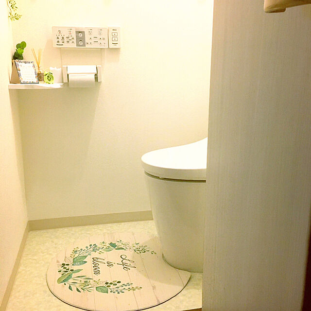 mommyのニトリ-拭けるトイレマット(リース エンケイ) の家具・インテリア写真