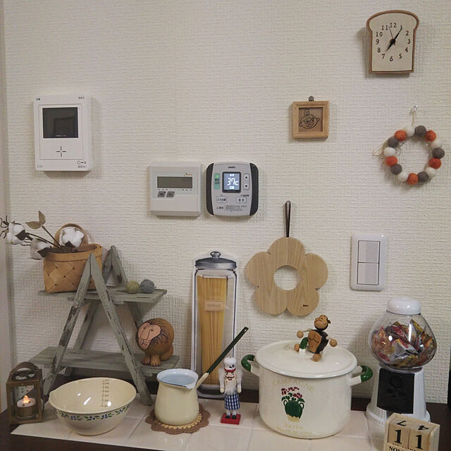 BuBuの-【益子焼 食パン時計(フチなし)】ギフト対応 gramme. グラム 陶器 単品 壁掛け時計 ウォールクロック 食パンモチーフ インテリア雑貨の家具・インテリア写真