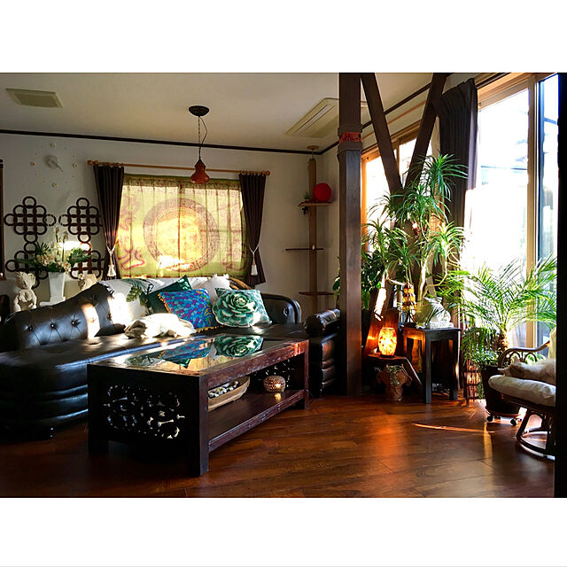 aiaiの-アジアン雑貨　バリ雑貨　儀式用　3段　傘　卓上　赤　[H.約35cm]の家具・インテリア写真
