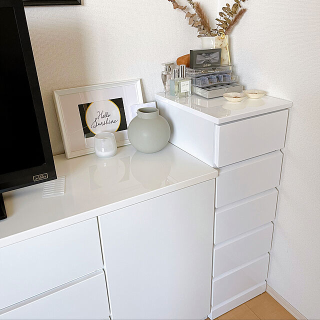 miniのKUROSHIO-シャイン スリムチェスト５段　美しい鏡面仕上げ　タンス　ホワイト　直ぐに使える完成品の家具・インテリア写真