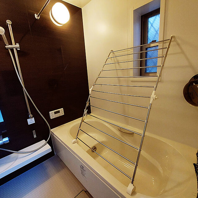 yuki_ougaのストリックスデザイン(STRIX DESIGN)-ストリックスデザイン バスルームでも使える 室内用 物干し 伸縮タイプ シルバー 収納時68×48×9cm 使用時幅39~69cm バスタオルハンガー 洗濯 浴室 物干しスタンド QB-128の家具・インテリア写真