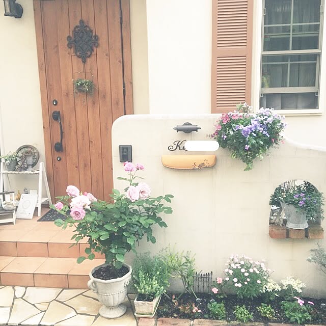 写真付きレビュー 敷石 アリスのトランプ 置くだけ おしゃれ ステップストーン 庭 飾り オブジェ かわいい 置物 ガーデニング タイル 踏み石 送料無料 の通販商品 口コミ情報 Roomclipショッピング