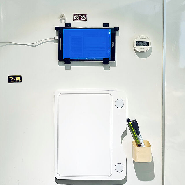 risaの-iPad タブレット 冷蔵庫 貼り付けホルダー 7～11インチ対応 壁掛け マグネット ホワイトボード取り付けの家具・インテリア写真