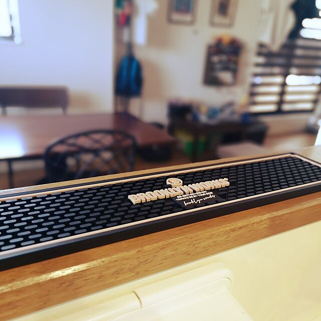 korの-ブルックリン ワークス バーマット ロング BAR MAT SMALL BROOKLYN WORKS バー コースター グラス置き 店舗 おしゃれ かっこいい アウトドア キャンプ バーベキュー ディスプレイ ガレージ グレー タン S0317-021-200-017 OTTDの家具・インテリア写真