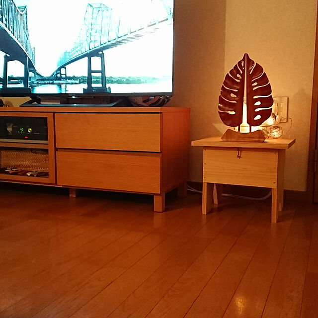 tamaの-コットンボールランプ　紺・薄グレー・白色の家具・インテリア写真