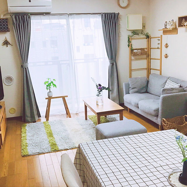 sakuraのニトリ-2人用布張りソファ(ローエン2 クッション付き LGY) の家具・インテリア写真