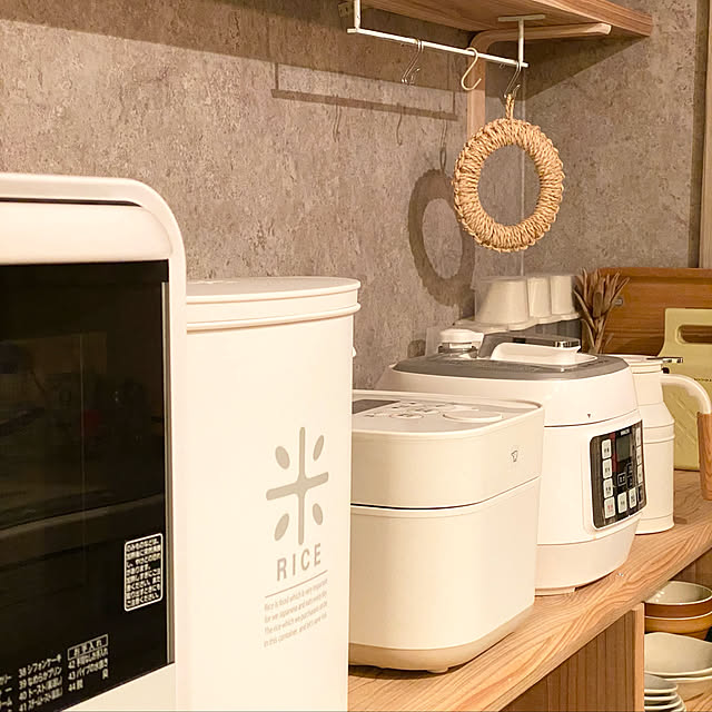 hamuの-『業界最高出力1200W』 電気圧力鍋 4L 圧力鍋 電気 4.0L YPCC-M400(W) ナベ なべ 電気鍋 手軽 簡単 時短 玄米 白米 焼いも レシピブック付 低温調理 煮物 焼き 無水 発酵 炒め 茹で 蒸し スロー調理 自動メニュー 山善 YAMAZEN 【送料無料】の家具・インテリア写真