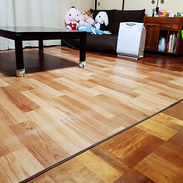 acoのさるるの部屋-ダイニングラグ（クッションフロアーラグ）：木目調（ナチュラル色） １８２ｘ２３０ｃｍ【日本製】の家具・インテリア写真