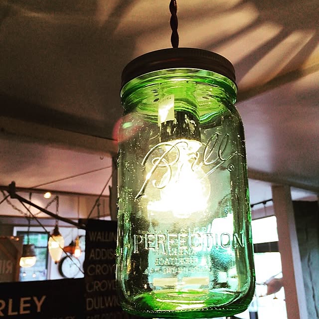 a-gleamの-BALL LAMP 32oz MASON JAR WD MOUTH/ボールランプ 32オンスメイソンジャーワイドマウス【ball mason jar ボール メイソン ジャー ランプ　天井照明　ペンダントランプ　カフェ　アメリカ】の家具・インテリア写真