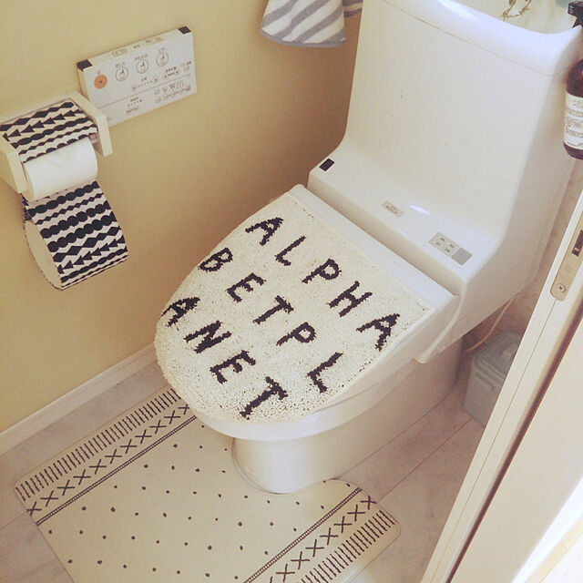 _oo_の-アルファベットのシンプルデザイントイレマット・フタカバー(単品)の家具・インテリア写真