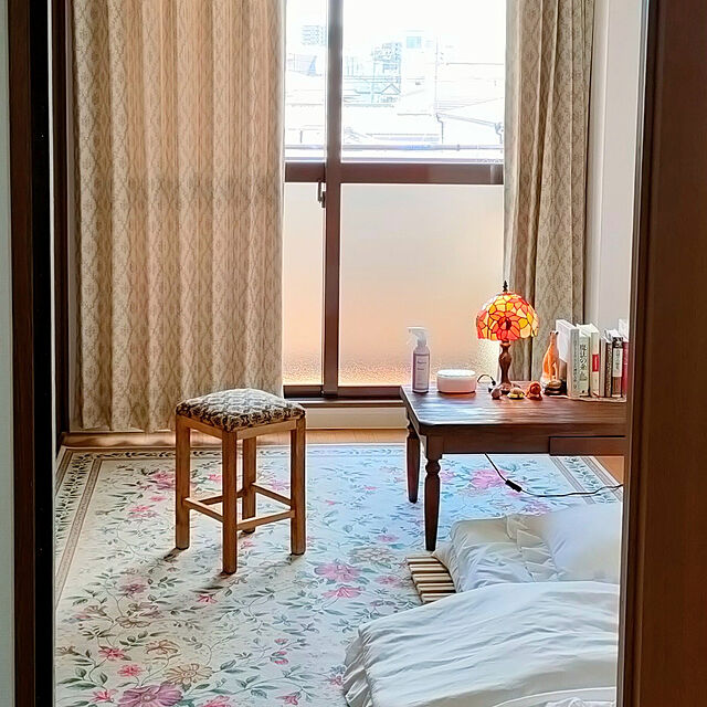 kumaのhodudu-小さなティファニー スタイル テーブル ランプ オレンジ ステンドグラスの花のランプシェードの読書デスク ライト樹脂ベース リビング ルーム ベッドルーム、C のスペースに背の高いの家具・インテリア写真