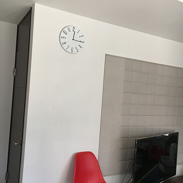 otomoのMICHALLA-壁掛け時計12インチ 静音 アナログ 掛け時計 おしゃれ 北欧 時計 壁掛け 3D立体数字 かけ時計 シンプル フレームなし 寝室 自宅 部屋 かわいい装飾 時計 30cm (白い)の家具・インテリア写真