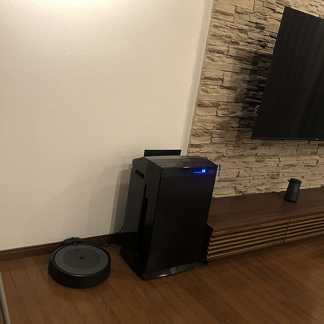 erimoのiRobot-ルンバ i3 ロボット掃除機 アイロボット 水洗いできるダストボックス wifi対応 マッピング 自動充電・運転再開 吸引力 カーペット 畳 i315060 Alexa対応の家具・インテリア写真