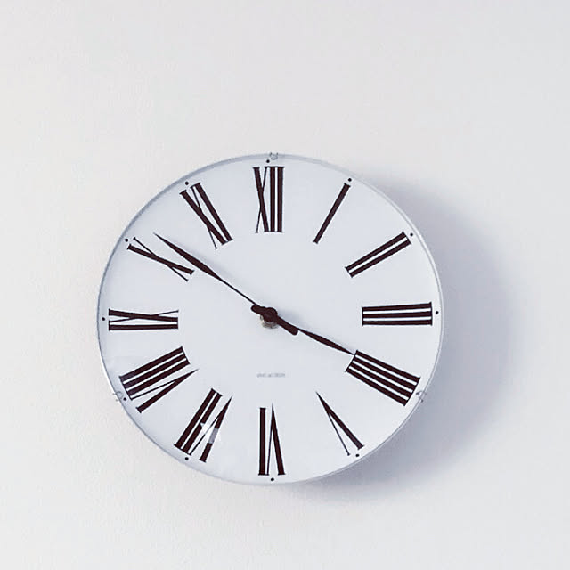 noaのアイ・ネクストジーイー-【正規輸入品】Arne Jacobsen Roman Wall Clock 21cm 43632の家具・インテリア写真