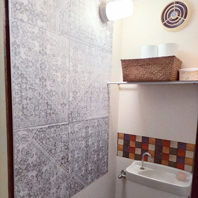 yukari2869の-壁紙 はがせる パッチワーク壁紙 Hattan Shabby Carpet ハッタン シャビー じゅうたん アンティーク 約45cm×45cm×6枚 再湿タイプの家具・インテリア写真
