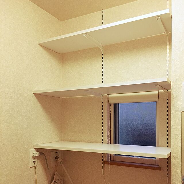 hideの-ロイヤル　棚柱　ASF-1W　1200ミリ　ホワイト　チャンネルサポート　取付簡単の家具・インテリア写真