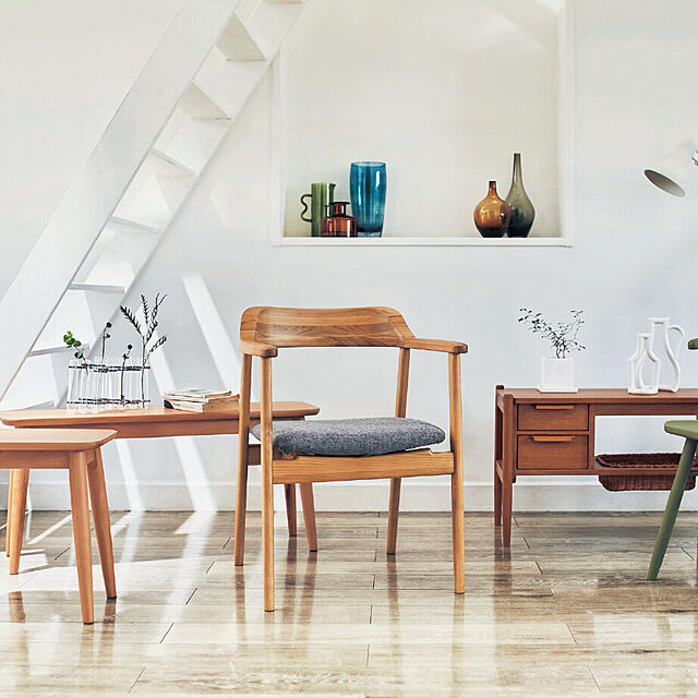BelleMaisonの-すっきりとしたまるみの北欧調スツール・ベンチの家具・インテリア写真