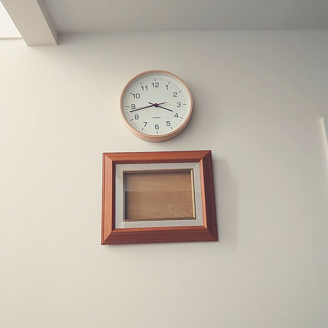 Motoziの-KATOMOKU plywood clock 9 ナチュラル km-75N 連続秒針 掛け時計 名入れ対応の家具・インテリア写真