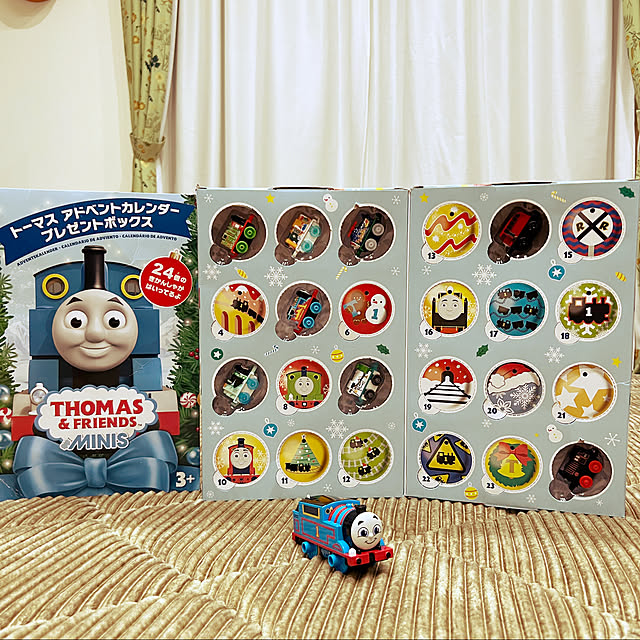 mgのマテル(MATTEL)-きかんしゃトーマス 木製レールシリーズ(Thomas) トーマス アドベントカレンダー プレゼントボックス【ミニミニトーマス24ケ入り】 【3才~】 HHY82の家具・インテリア写真