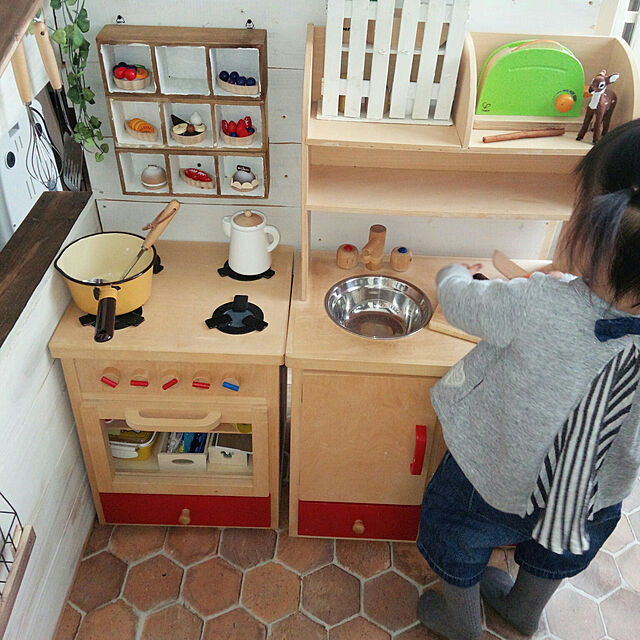 toricoの木のおもちゃMILAN-おままごと棚付きキッチン　おままごとキッチンの家具・インテリア写真