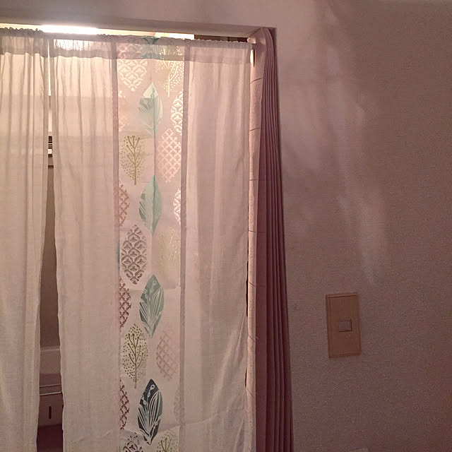 papillonの-パタパタカーテン アコーディオンカーテン 100×200cm つっぱり 間仕切り カーテン 仕切り 冷気 遮断 突っ張り棒 階段 ブラウン グリーン ホワイト ベージュ 新生活の家具・インテリア写真