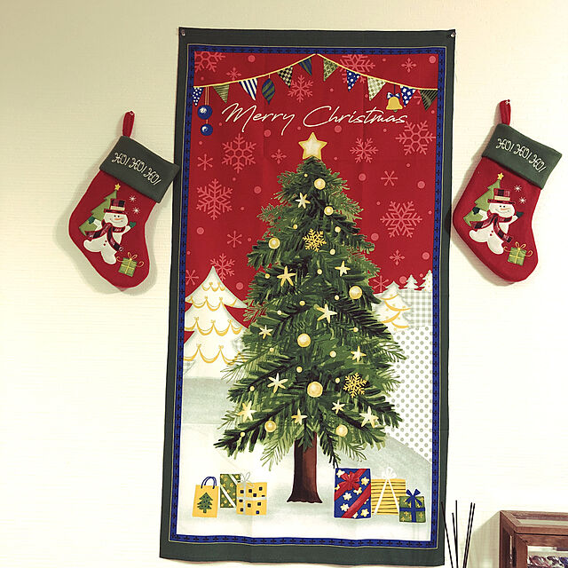 natukoの-大きな布の　クリスマスツリー　　　パネル　壁掛け　タペストリー　インテリアに。タテ　約108cm 　×　ヨコ　約60cm　1枚単位の販売　単価　生地　綿100％　日本製の家具・インテリア写真