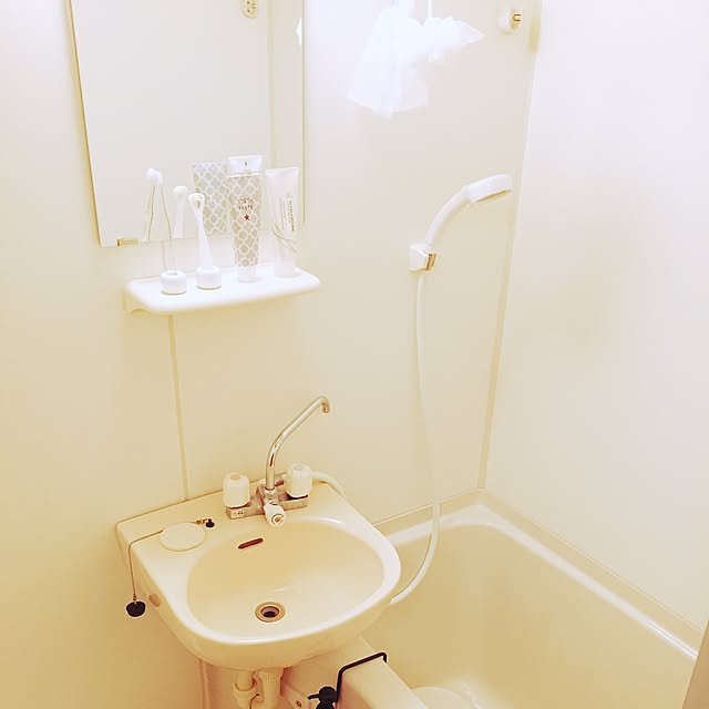 Gon39のSANEI-SANEI(サンエイ) シャワーヘッド 節水 ストップ レイニー シャワー穴0.3mm 肌触り 浴びごこちやわらか ホワイト PS303-80XA-MW2 母の日 プレゼントの家具・インテリア写真