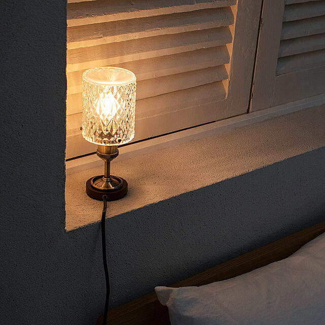 AmpouleのAmpoule-Ampoule テーブルランプ アロマランプ アロマライト 照明 おしゃれ テーブルライト デスクライト ガラス E17 寝室 ラグジュアリー 間接照明 ゴールド LED Loie ロイエ ランプの家具・インテリア写真
