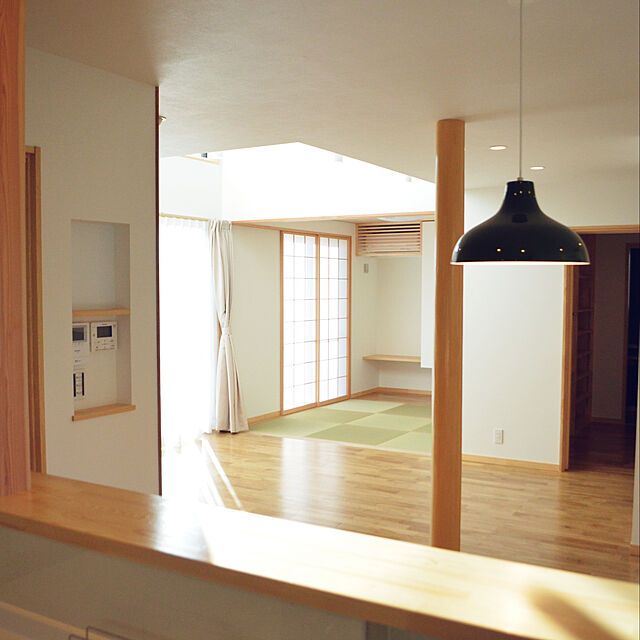 ARIKAの無印良品-ペンダントライトアルミ・Ｌ／シェード：ホワイト／コード・フランジ：ホワイト 白・グリーンの家具・インテリア写真