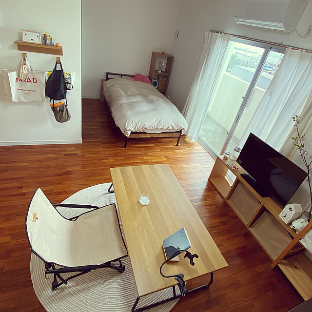 agnesakaneの萩原-ハンドメイド 綿100％の編み込みラグ ブレイド 140R ベージュ／ホワイトの家具・インテリア写真